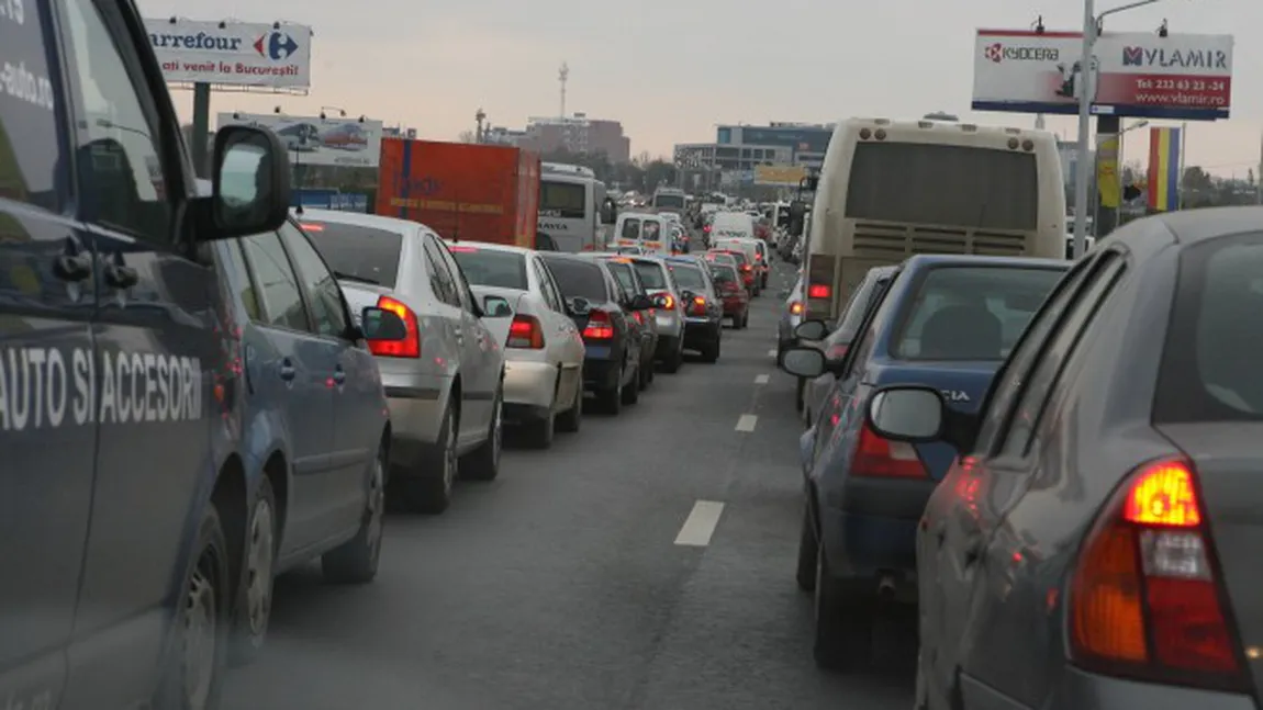 Trafic infernal pe Valea Prahovei şi în sudul litoralului. Se circulă bară la bară