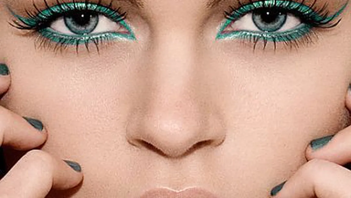 Modele de machiaj pentru ochi cu verde-smarald