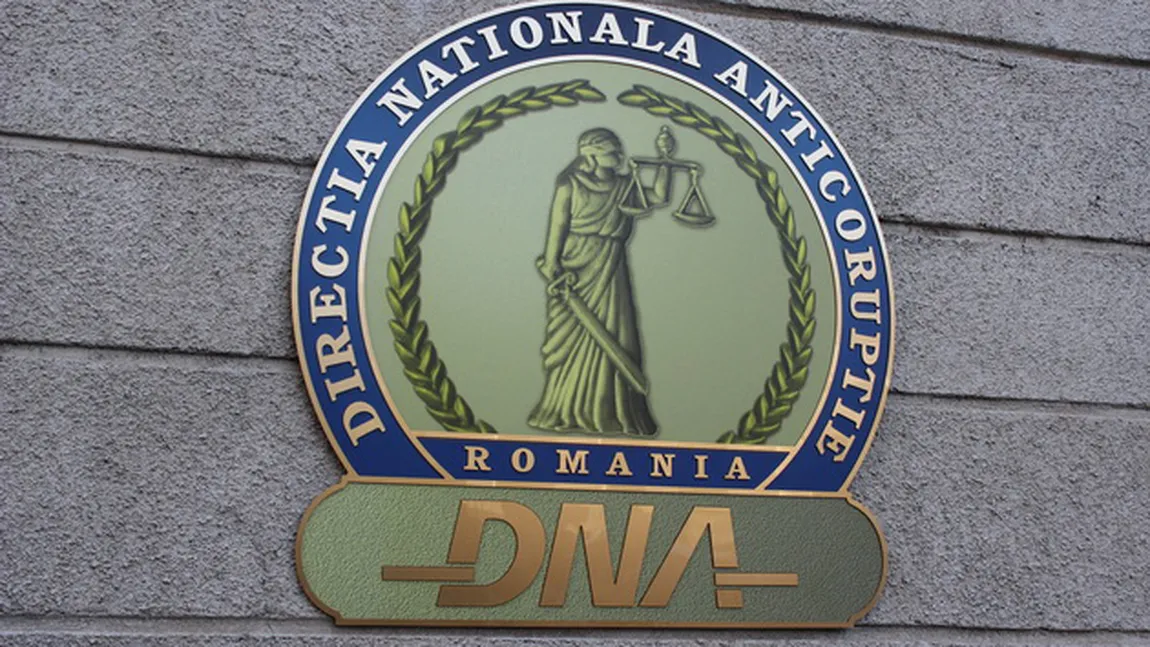 Un fost asistent social din Dâmboviţa, trimis în judecată pentru luare de mită