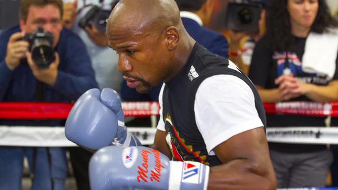 Floyd Mayweather, aroganţa anului. Cum arată bagajul de vacanţă al campionului mondial FOTO