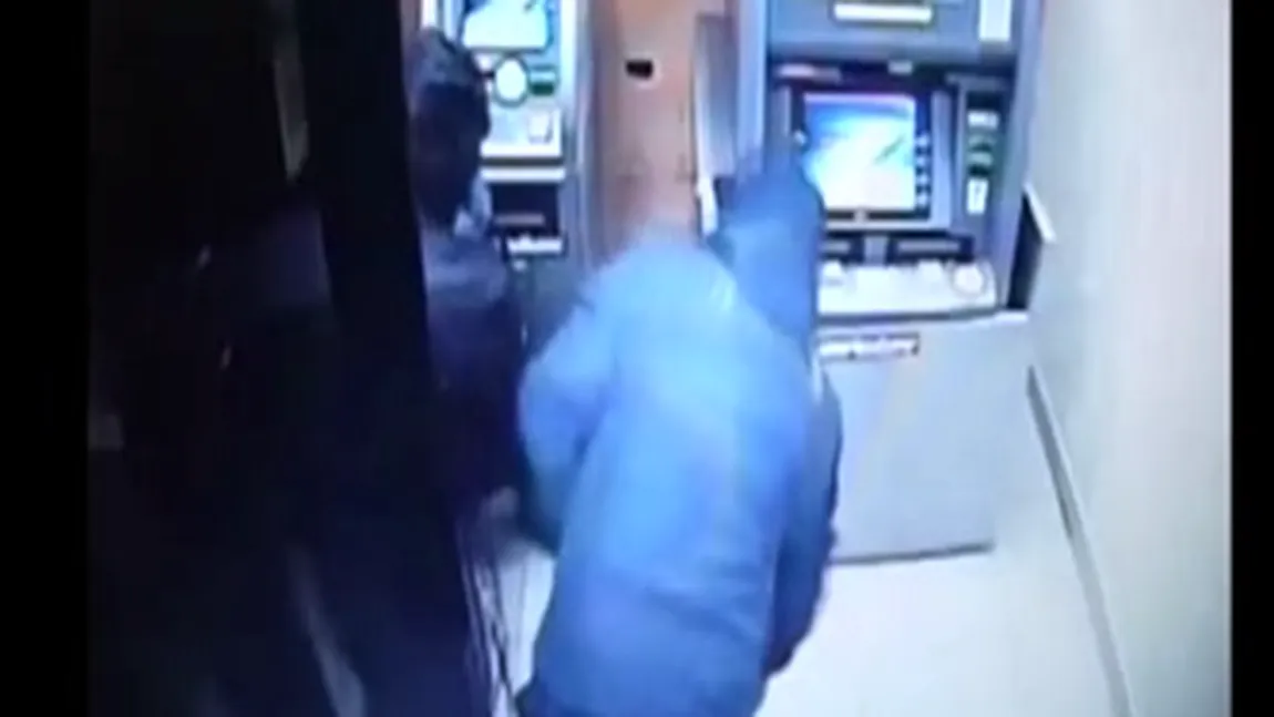 JAFUL ANULUI. Un bancomat din Capitală a fost furat într-un MINUT VIDEO