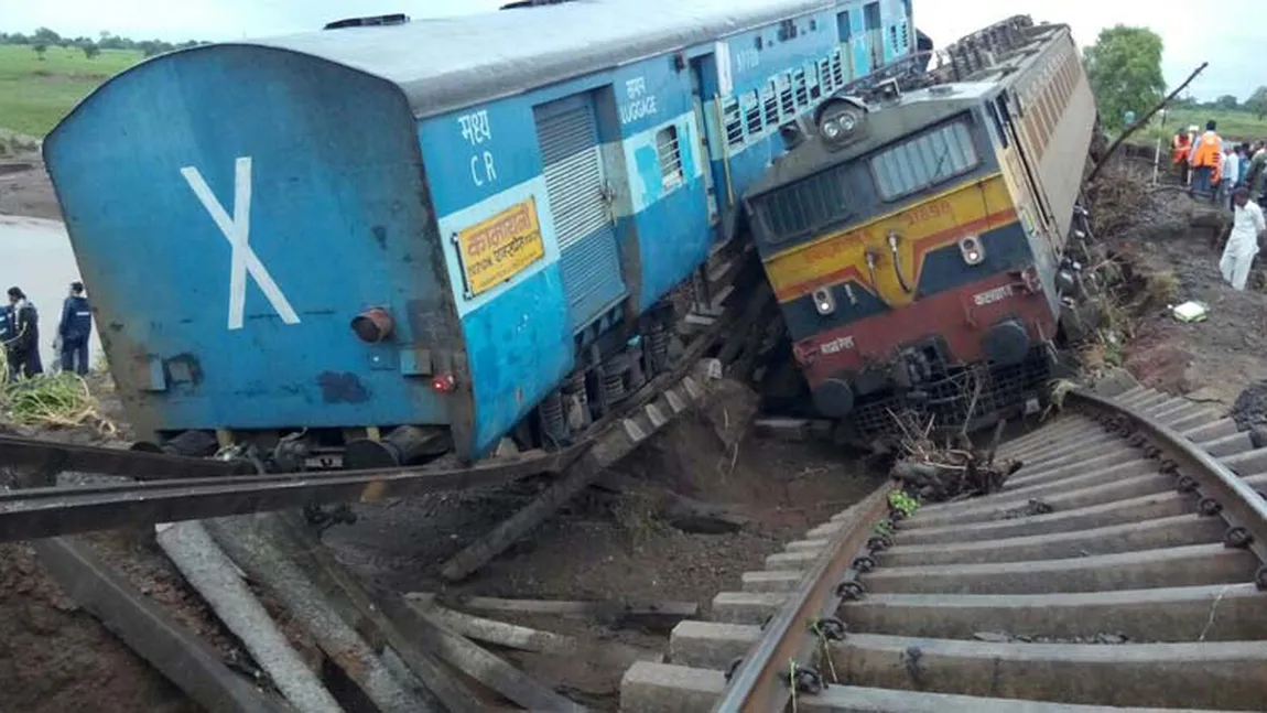 TRENURI deraiate în India: Cel puţin 28 de morţi şi 100 de răniţi VIDEO