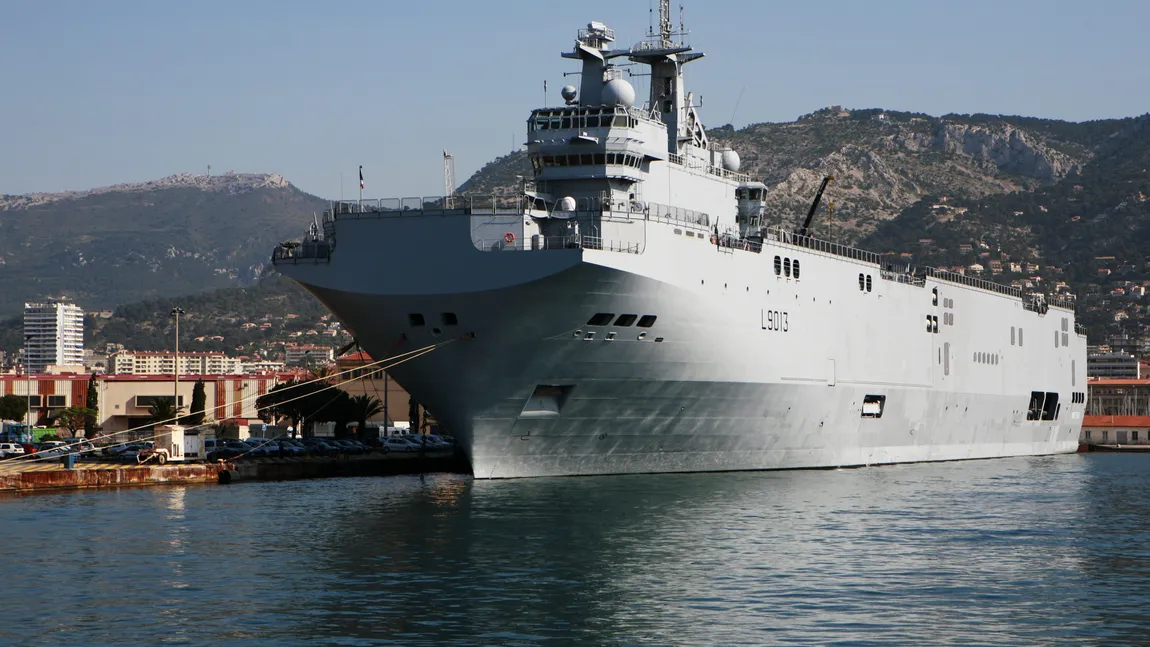 Franţa va pierde sub un miliard de euro în urma rezilierii contractului cu Rusia privind navele Mistral