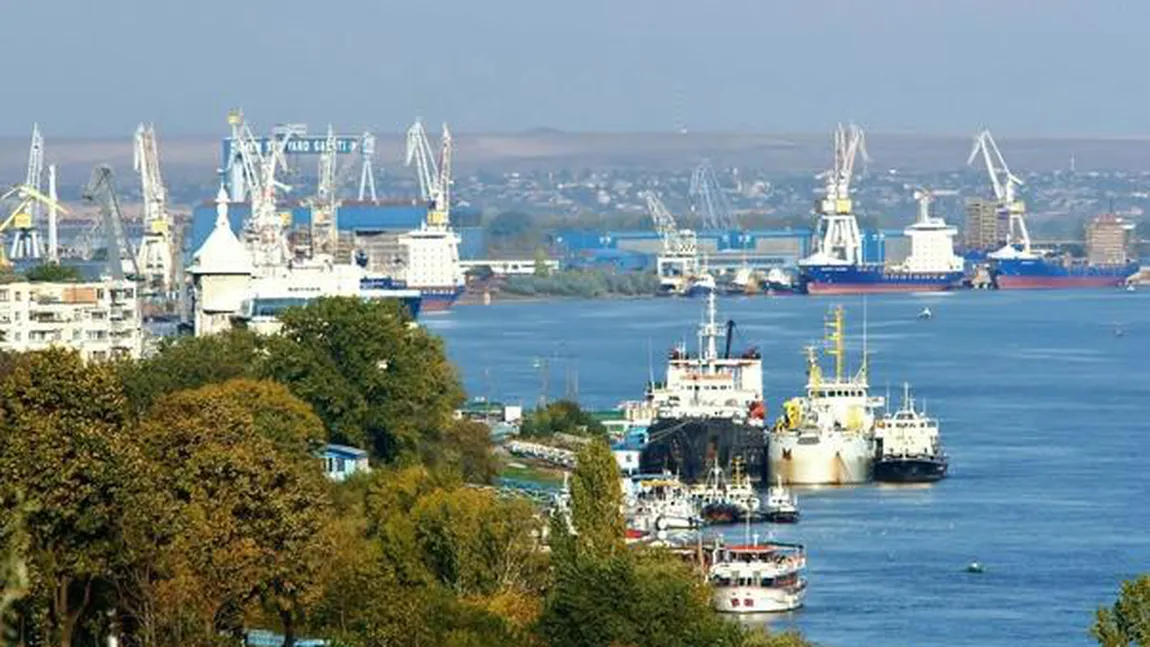 Nivelul scăzut al Dunării afectează traficul de mărfuri din porturile maritime