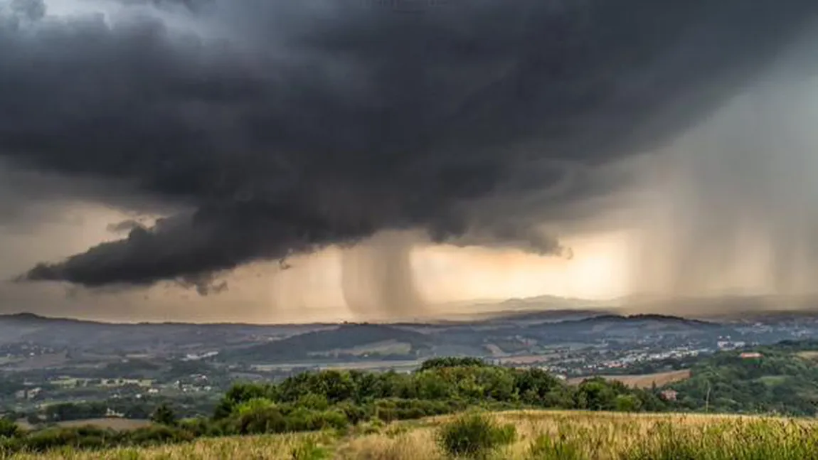 Fenomene extreme în Italia. De la furtună de nisip la zăpadă IMAGINI SPECTACULOASE