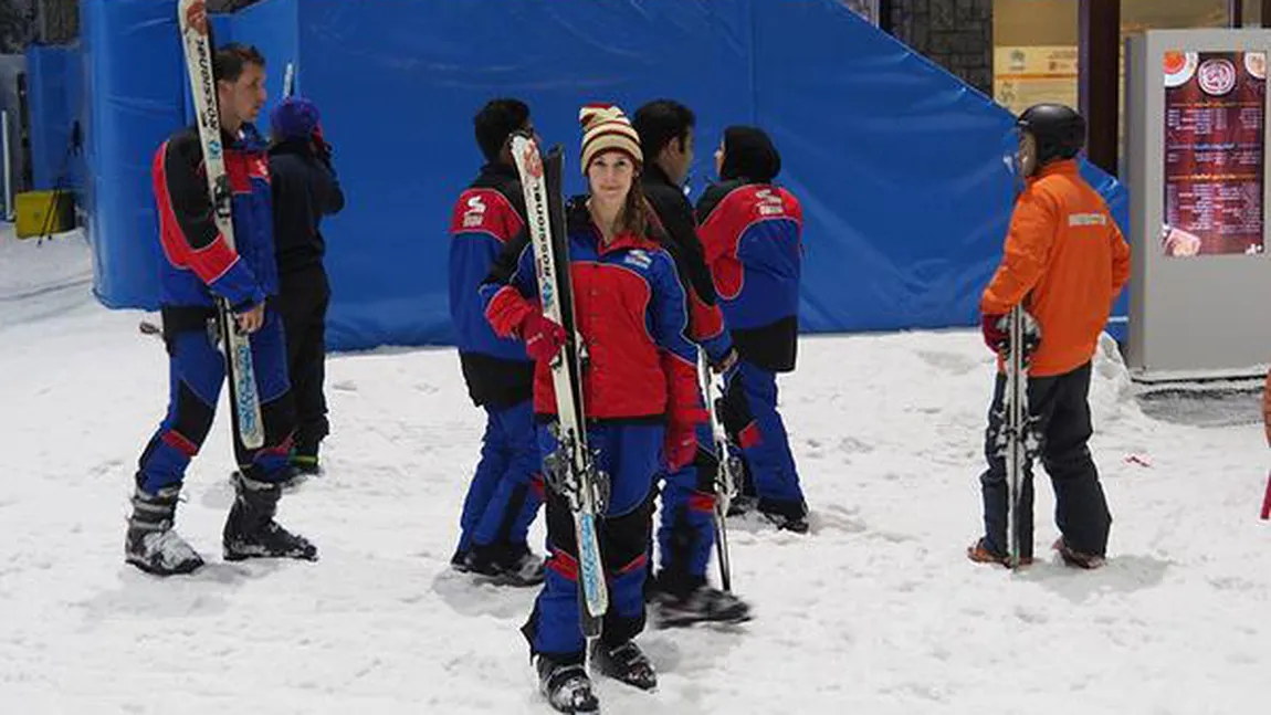 Proiecte grandioase la Dubai. Cea mai lungă pârtie de schi şi patinoar, în mijlocul deşertului VIDEO