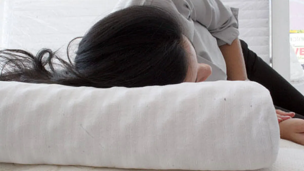 Somnul, un indicator al bolilor. Poziţia în care dormim poate influenţa sănătatea creierului