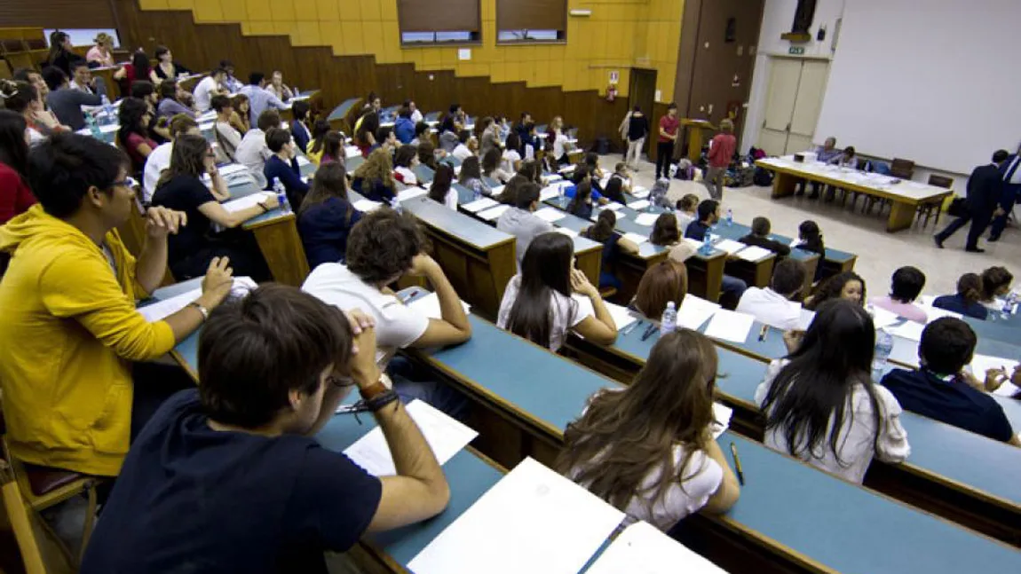 Ministerul Educaţiei propune AMENZI URIAŞE pentru universităţile care înscriu mai mulţi studenţi