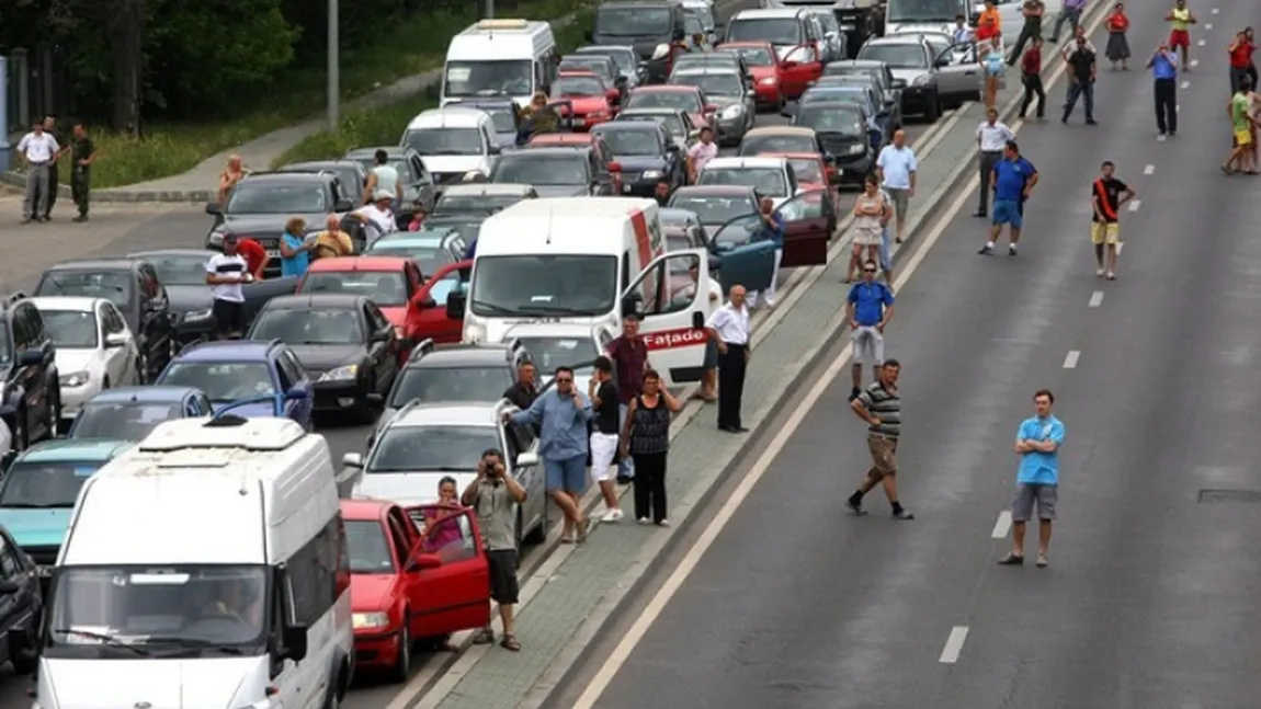 Trafic îngreunat pe DN7 din cauza unui tir răsturnat: Coloanele de maşini au ajuns la 2 kilometri