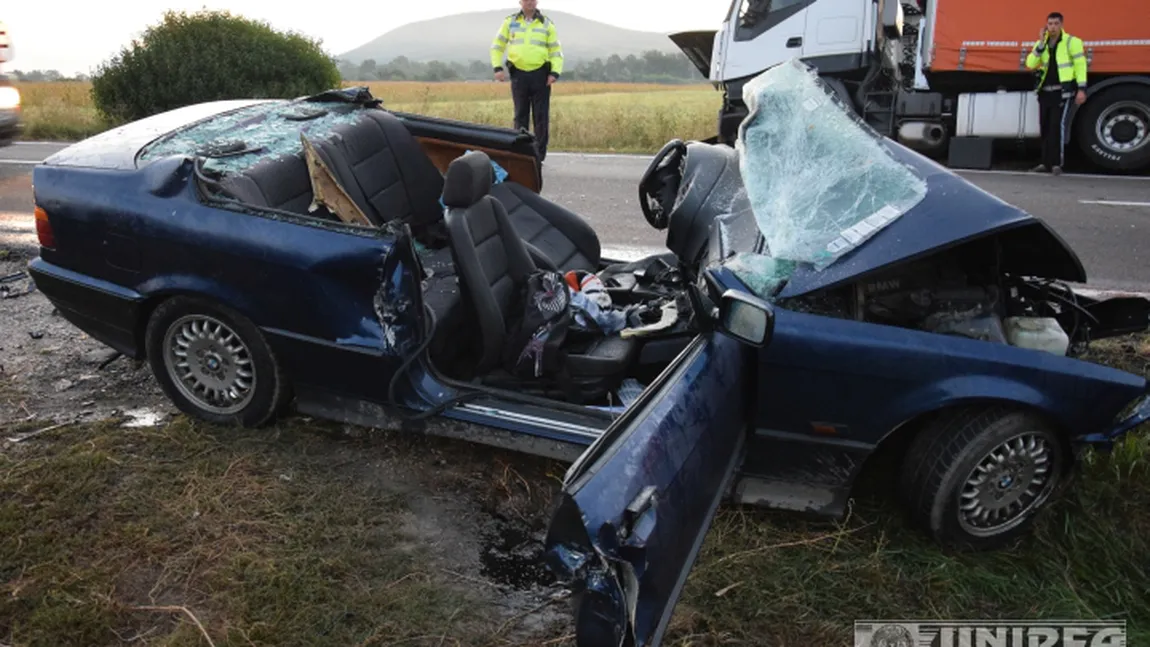 ACCIDENT GRAV pe DN1: Două persoane au murit după coliziunea dintre o maşină şi un autocar