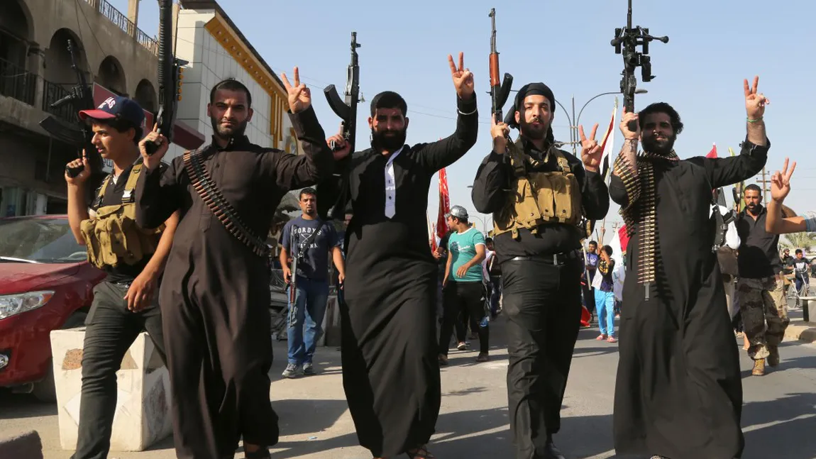 Zeci de luptători DEZERTEAZĂ din Statul Islamic. De la PARADISUL promis, la sărăcie şi spălat WC-uri