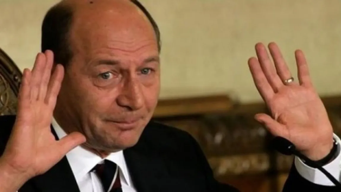 Băsescu ironizează alegerile din PSD: Trăim o zi crucială pentru viitorul patriei, să luăm urnele cu asalt