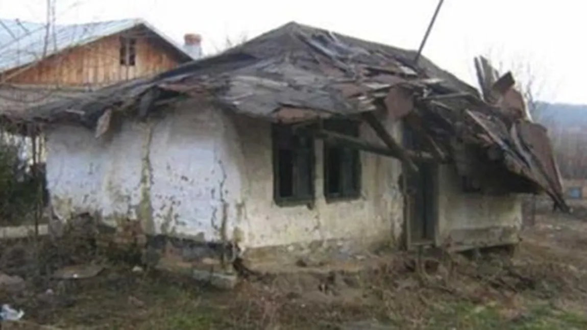 Pare o simplă casă bătrânească. Când au văzut ce a ieşit de sub dărâmături au rămas şocaţi