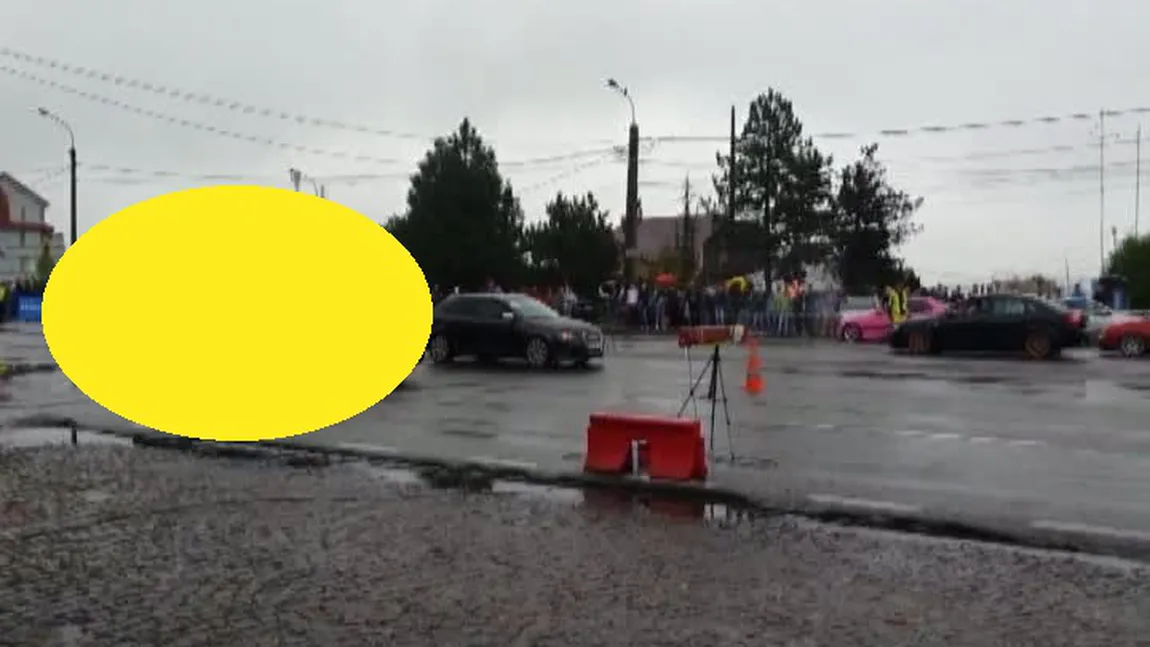 Aşa ceva sigur nu ai mai văzut niciodată în viaţa ta. Vezi cu ce maşină a apărut un bărbat la o liniuţă