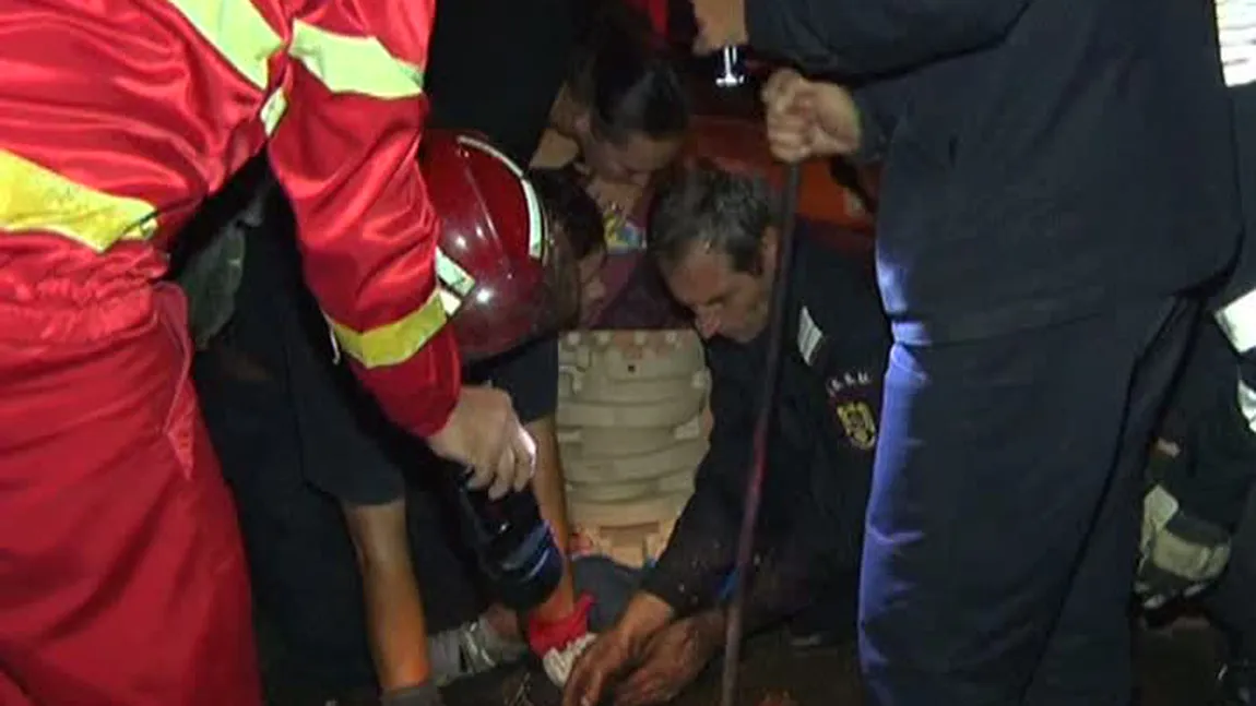 Operaţiune de salvare dramatică, la Piteşti. Un copil a rămas captiv într-un canal VIDEO