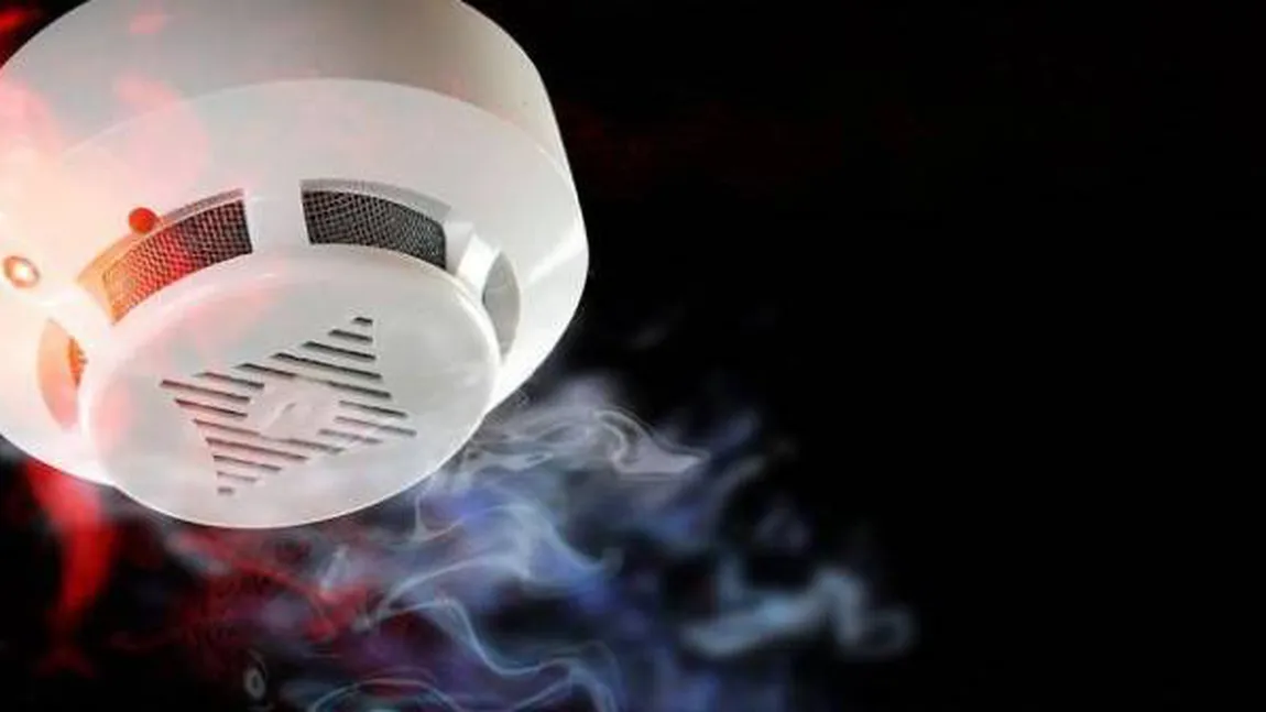 Românii ar putea fi OBLIGAŢI să îşi monteze în case DETECTOARE DE FUM şi gaz
