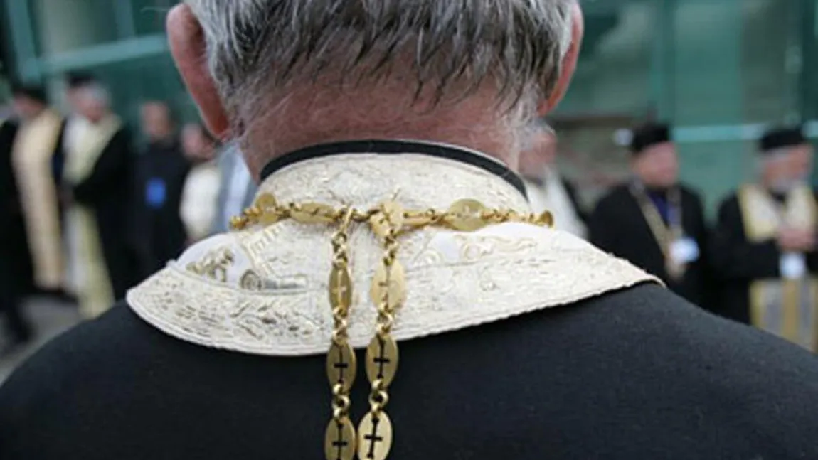 Un preot acuzat că fura lumină, fără ştirea episcopului