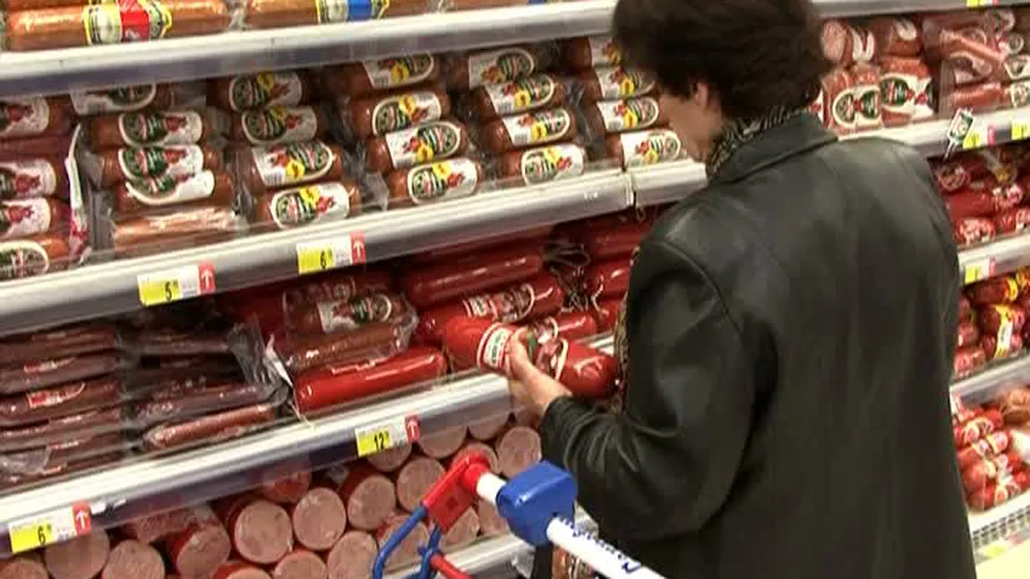 Situaţie ALARMANTĂ la supermarket-urile din ţară. Cum sunt păcăliţi românii cu alimente falsificate