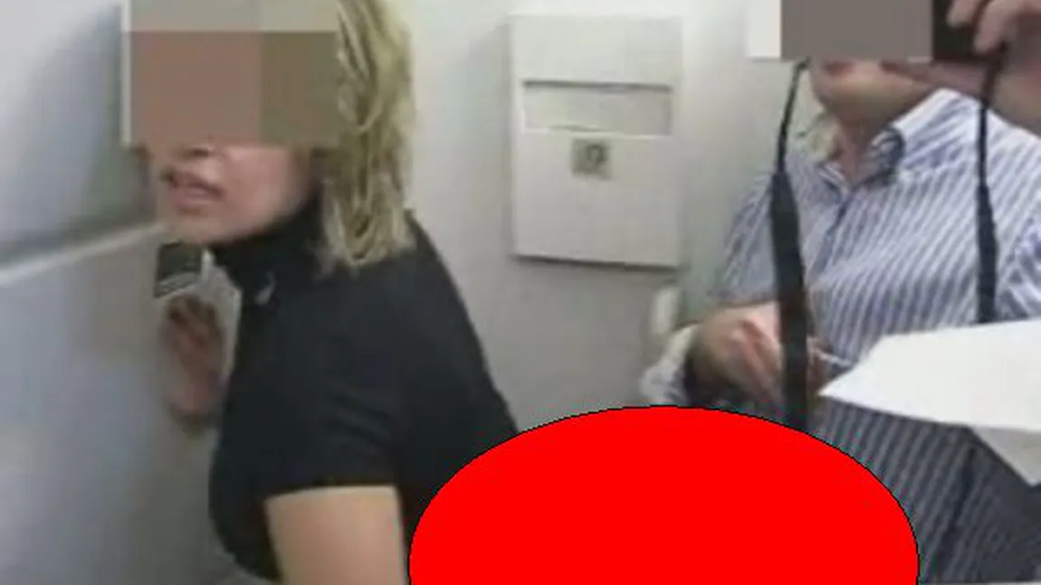 Anunţul incredibil al unei stewardese: Felicităm cuplul din toaletă pentru PARTIDA DE SEX