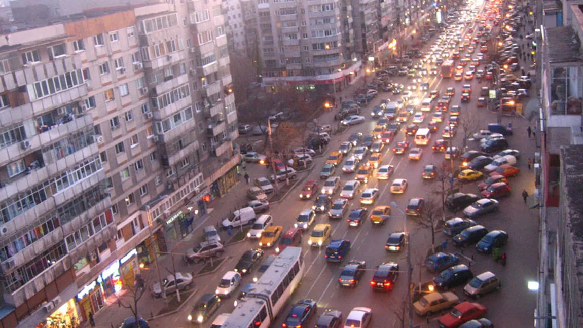 40% dintre locuitorii Capitalei circulă cu maşina. Află câţi folosesc autobuzul şi metroul
