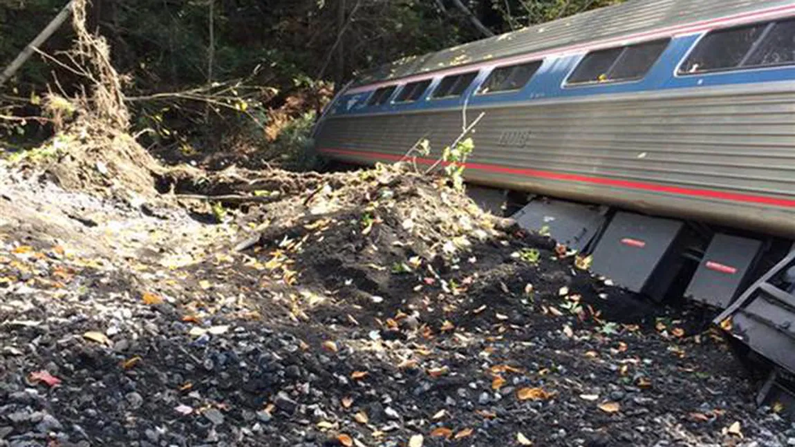 Tren de pasageri, DERAIAT în SUA. Aproximativ 100 de persoane se aflau la bord