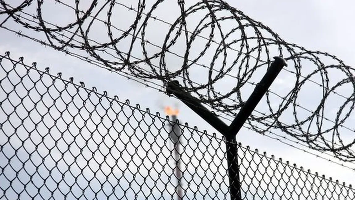 Scandalul închisorilor CIA. Un deţinut spune că a fost torturat în centre din România şi Polonia