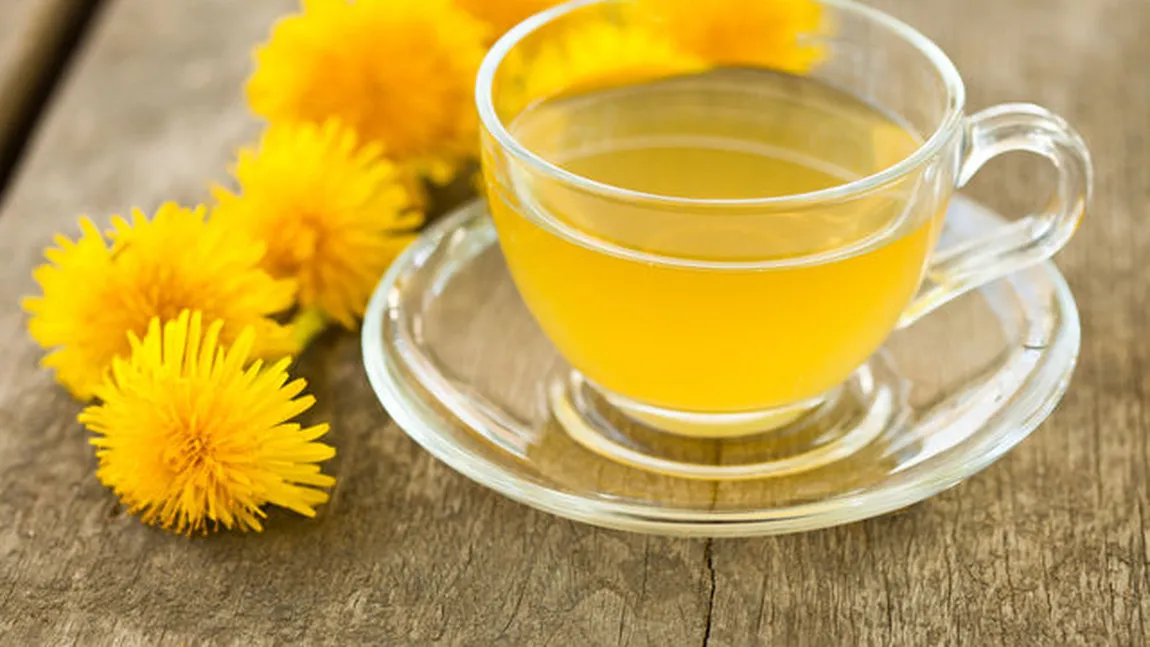 Descoperă 7 motive pentru care trebuie să bei zilnic ceai de păpădie