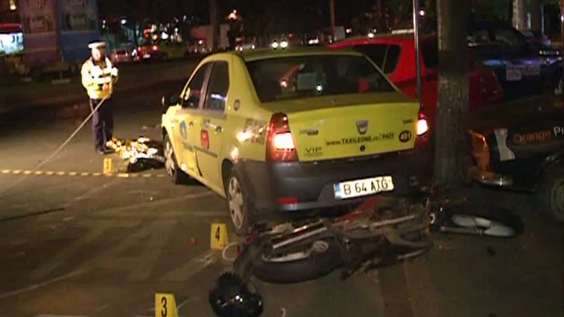 ACCIDENT în Capitală. Un motociclist a murit pe loc după ce a intrat într-un taxi VIDEO