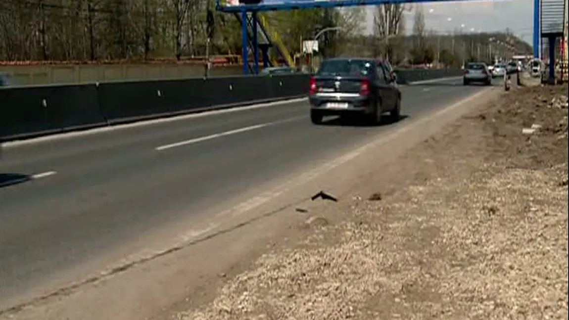 Circulaţia pe Autostrada Bucureşti - Piteşti, oprită după ce un camion cu cereale s-a răsturnat