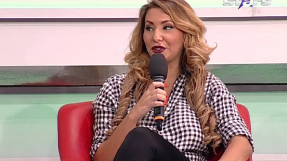 Fără sutien, în diret la tv: 