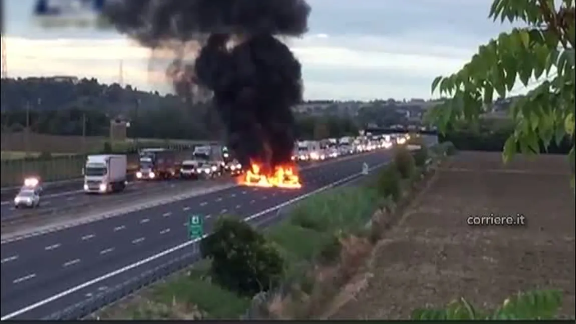 Jaf spectaculos pe o autostradă din Italia. O maşină blindată a fost atacată de un comando