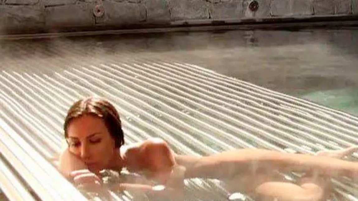 Mădălina Ghenea, apariţie de vis pe covorul roşu. Frumoasa româncă şi-a promovat cel mai recent film VIDEO