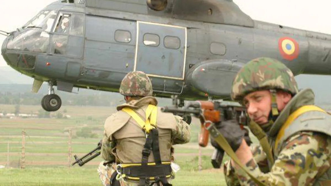 Tinerii pot deveni rezervişti militari. Câţi bani vor primi