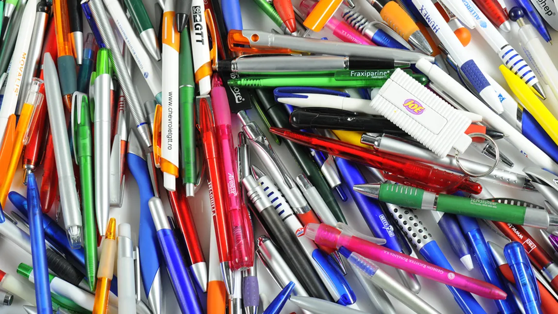 Un profet vinde ELEVILOR PIXURI SFINŢITE care le promit succes în examene fără să înveţe FOTO