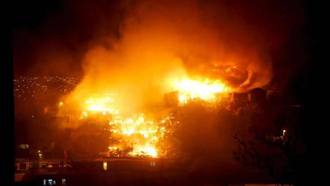 Cod roşu de incendiu, în portul Valparaiso. Imagini apocaliptice VIDEO