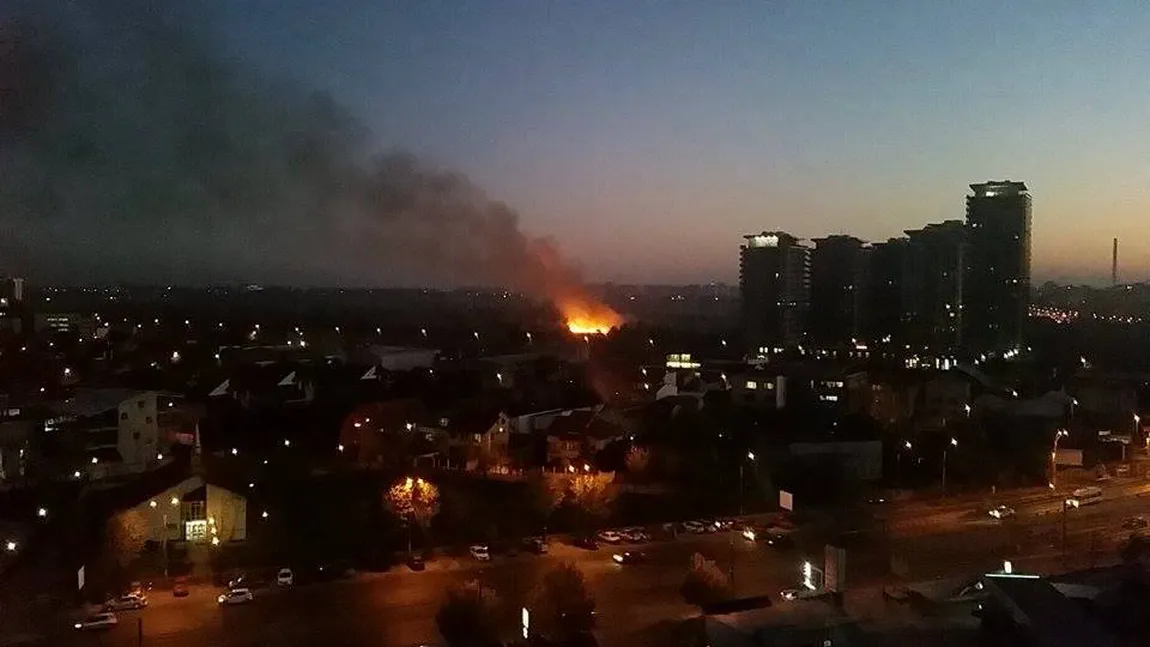 Un nou INCENDIU în Bucureşti după tragedia din COLECTIV. Pompierii se luptă cu FLĂCĂRILE