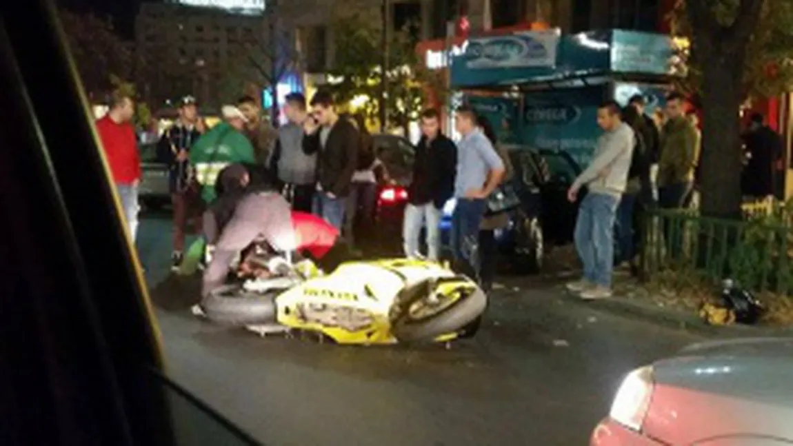 Accident TERIBIL în centrul Capitalei. O motociclistă, lovită în plin de o masină