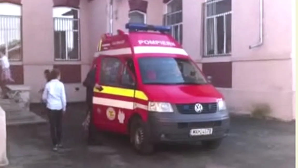 Zeci de elevi din Ploieşti, de URGENŢĂ la spital după ce au băut laptele de la şcoală VIDEO