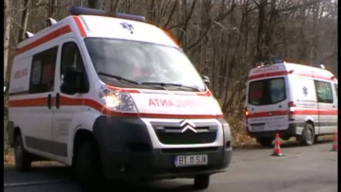 Doi adulţi şi patru copii, transportaţi la spital după ce s-au intoxicat cu monoxid de carbon în casă