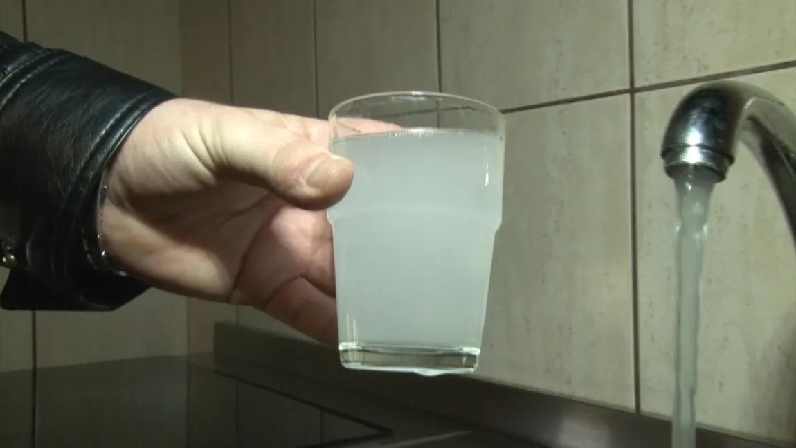 Apa dintr-o localitate din Sibiu este un adevărat pericol pentru locuitori: conţine amoniu în cantitate mare