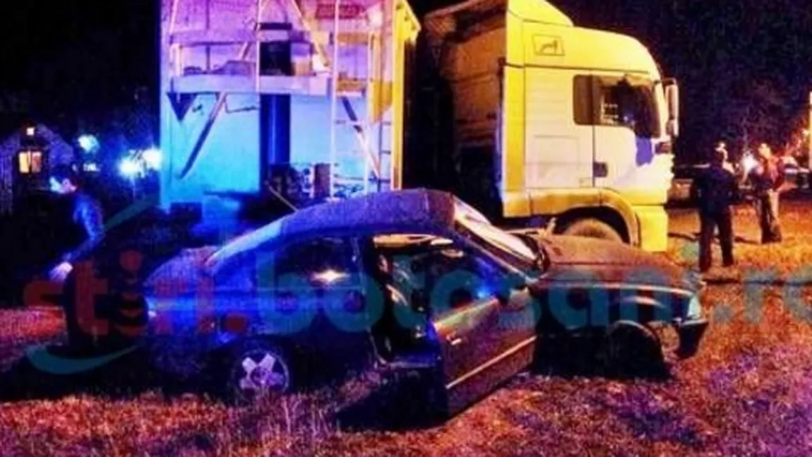 Un BMW a fost spulberat de un TIR. Autoturismul a fost aruncat în afara părţii carosabile