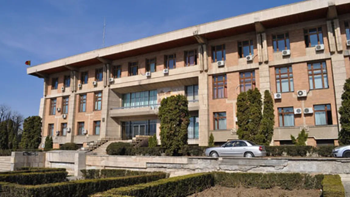 Percheziţii în Iaşi şi Bucureşti: Procurorii au descins la Consiliul Judeţean Iaşi