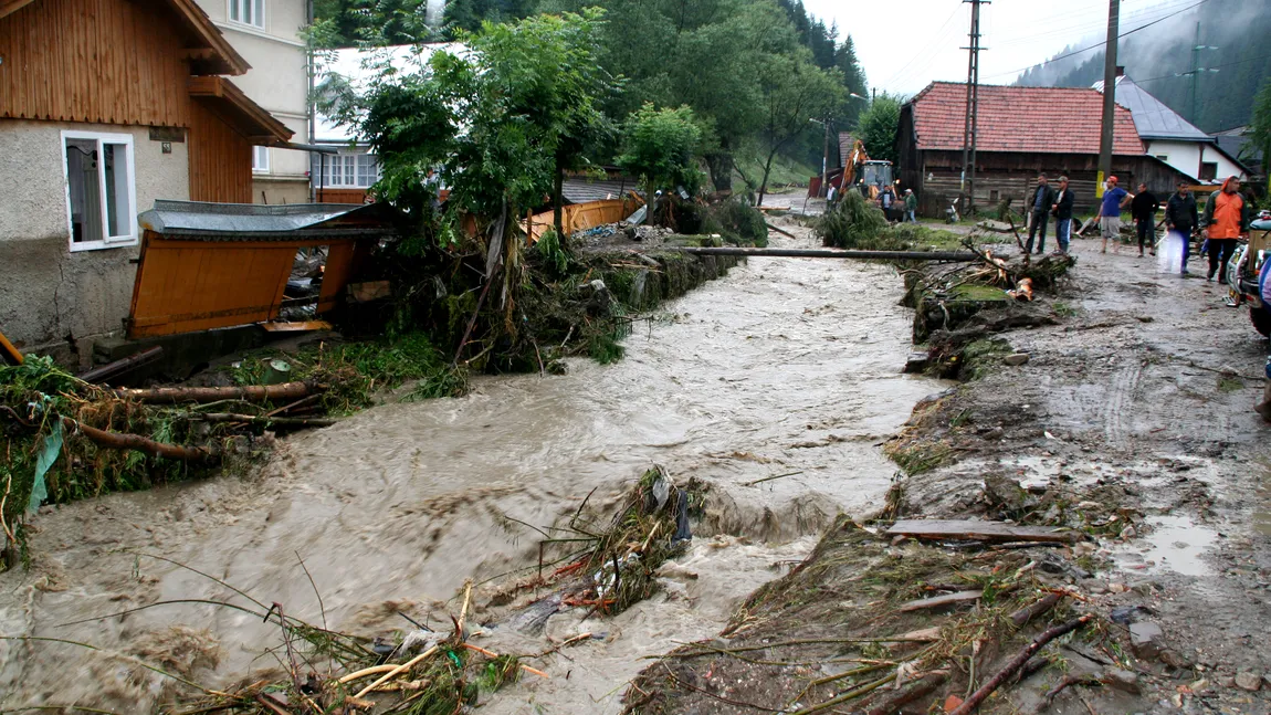 Peste 1.000 de angajaţi MAI au acţionat în ultimele 24 de ore pentru sprijinirea persoanelor afectate de inundaţii