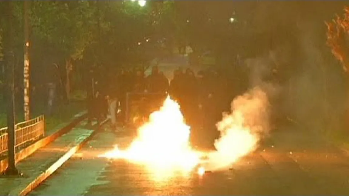 Grecia: Mai multe filiale ale Partidului Siryza au fost incendiate de anarhişti
