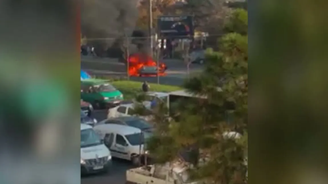 O maşină a luat foc în Capitală. Şoferul a suferit numeroase arsuri VIDEO