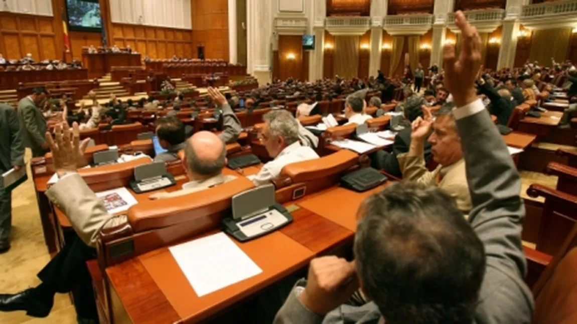 Parlamentarii se întorc la VOTUL cu mâna ridicată. 2 milioane de lei pentru un nou sistem de vot electronic