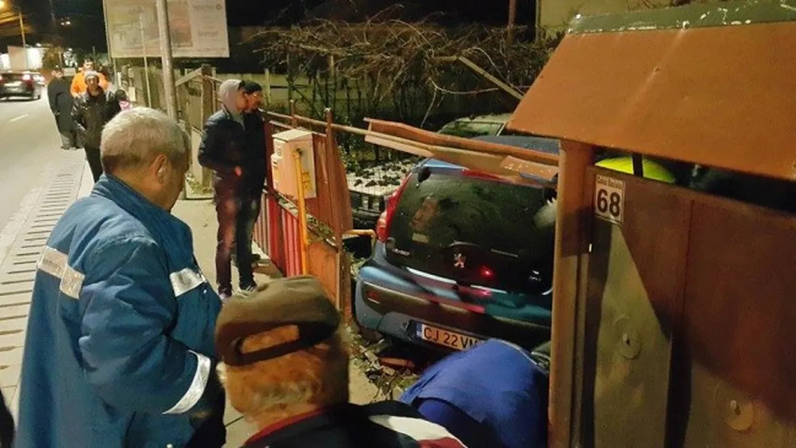 Accident în Cluj. O femeie a scăpat ca prin minune după ce a ajuns cu maşina în mijlocul unei curţi