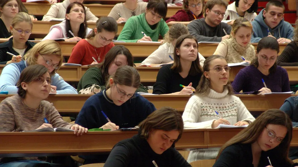 Senat: STUDENŢII vor beneficia de acte de studii recunoscute la finalizarea unor studii NEAUTORIZATE