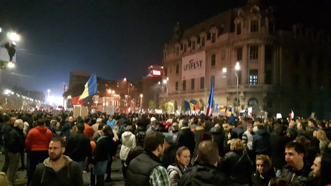 A patra zi de proteste, la o săptămână de la tragedia din Colectiv. Piaţa Universităţii, din nou BLOCATĂ