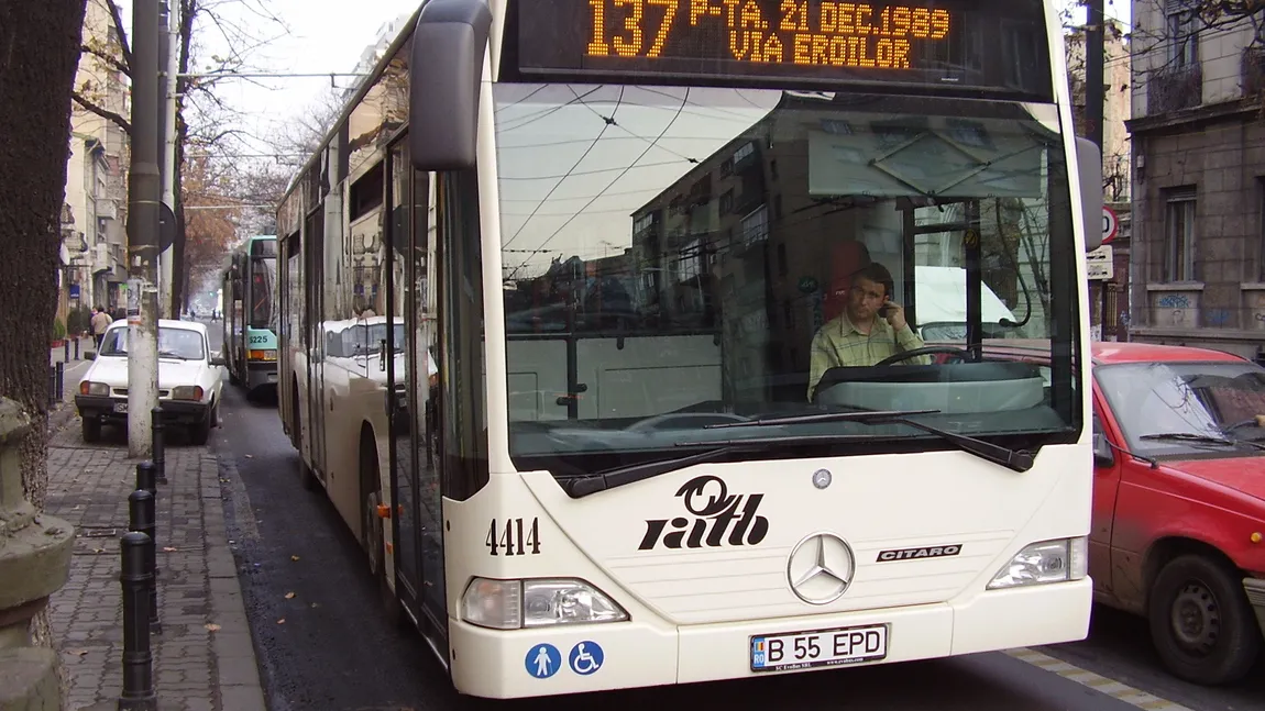 RATB a deviat autobuzele care circulă în zona EROILOR din cauza surpării carosabilului. Vezi LINIILE afectate